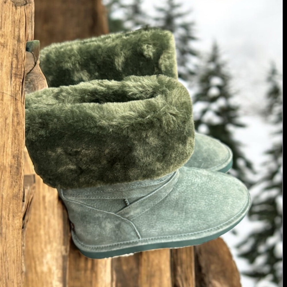 Lamo Olive Green faux Fur-Lined suede Winter Boots size 8 NWOT